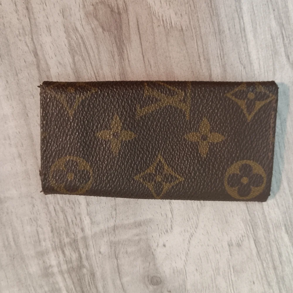 Louis Vuitton Amiet Monogram Signature Design LV Logo 4 Key Holder